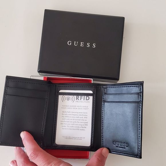 New in box authentic guess trifold men's wallet - Picture 3 of 5